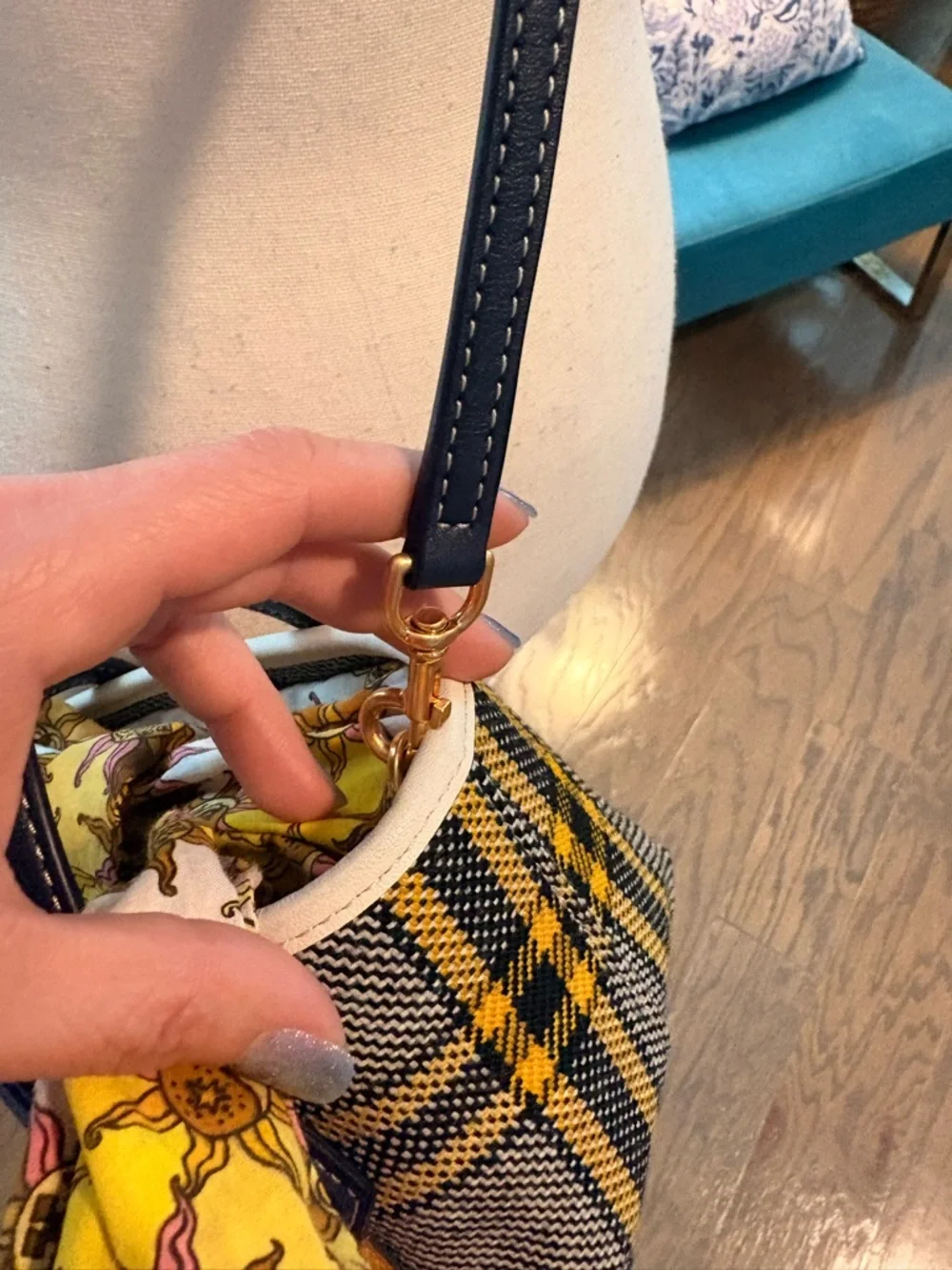 ✨Tory Burch (NWT) Perry Plaid Micro Tote✨ - Picture 7 of 11